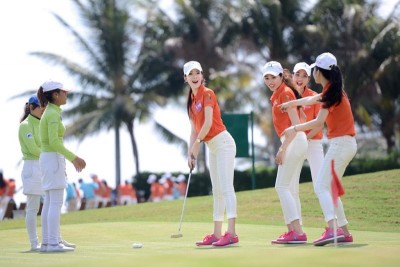 Chi Phí Chơi Golf Cho Nữ Giới: Có Thực Sự Đắt Đỏ Và “Sang Chảnh” Như Lời Đồn?